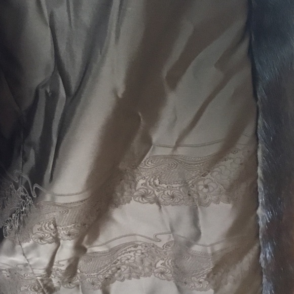 ELEGANT AUTHENTIC MINK FUR COAT - Picture 6 of 7